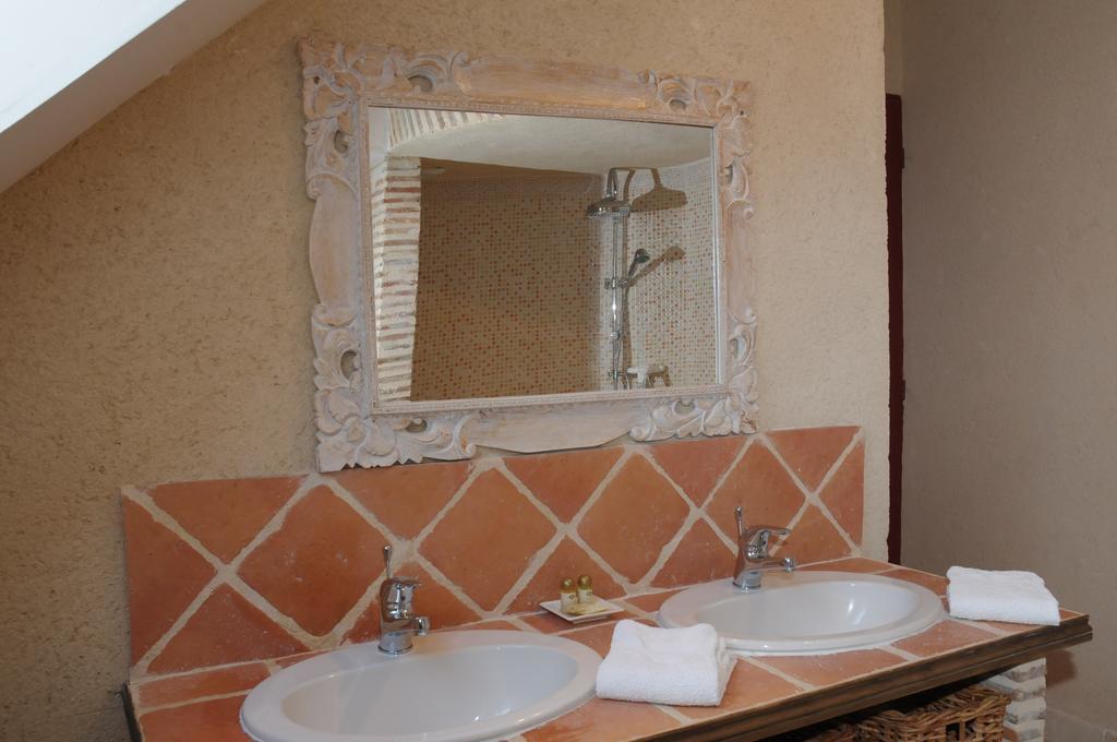Domaine De La Vallee Aux Pages Bed & Breakfast Paray-Douaville ภายนอก รูปภาพ